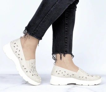 Półbuty damskie komfortowe slip-on beżowe UNISOFT