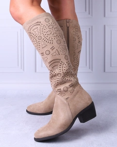 Beżowe zamszowe kozaki ażurowe Jezzi