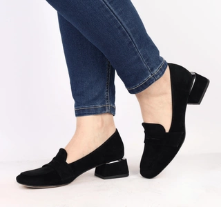 Eleganckie buty damskie na niskim obcasie mokasyny czarne zamszowe AZALI
