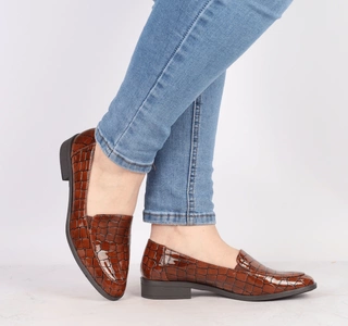 Brązowe lakierowane loafersy mokasyny eleganckie Jezzi